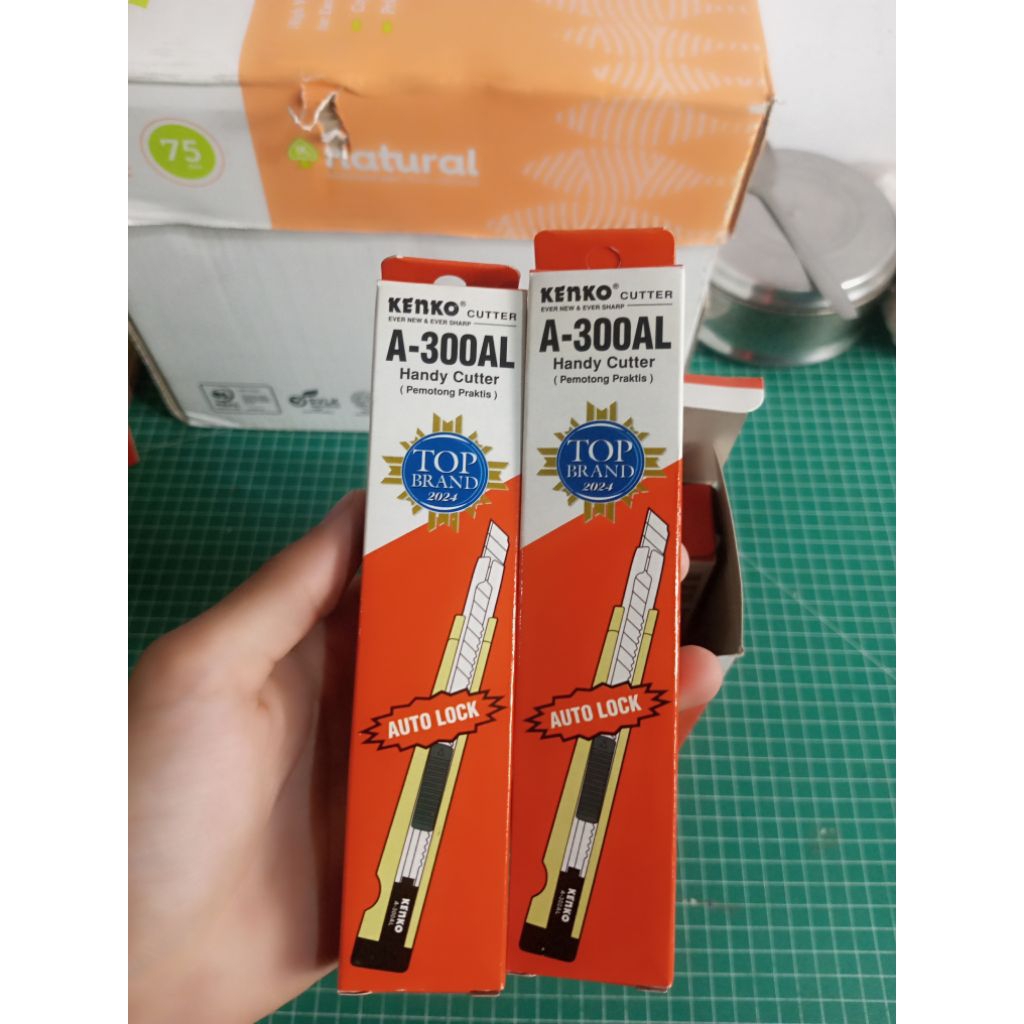 

( 1 Pcs ) Pisau Cutter Kenko A-300 / Alat Pemotong / Handy Cutter Kenko A-300