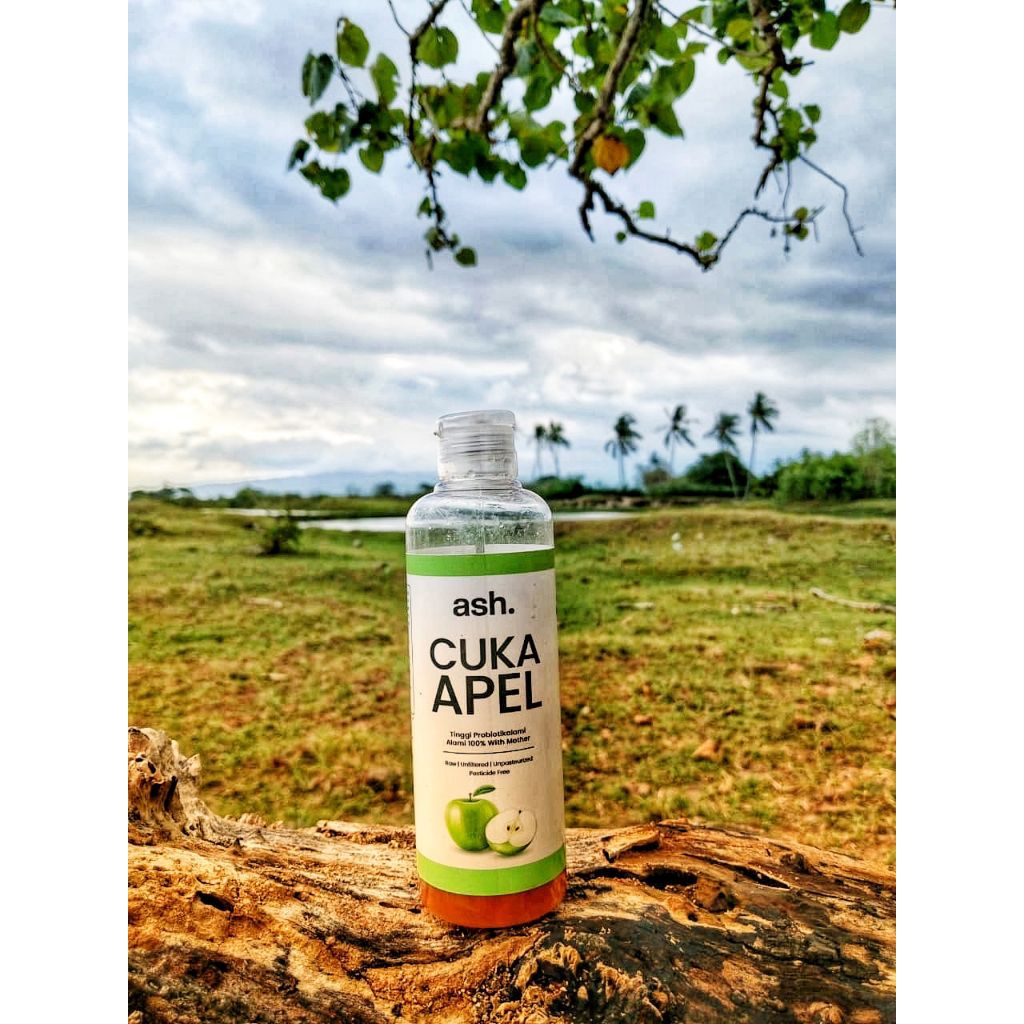 

Cuka Apel by ash. Premium Quality • Tinggi probiotik • Dengan komposisi Premium : Air zam-zam, Madu Full Nektar, dan Buah Apel Utuh Premium serta Air Destilasi
