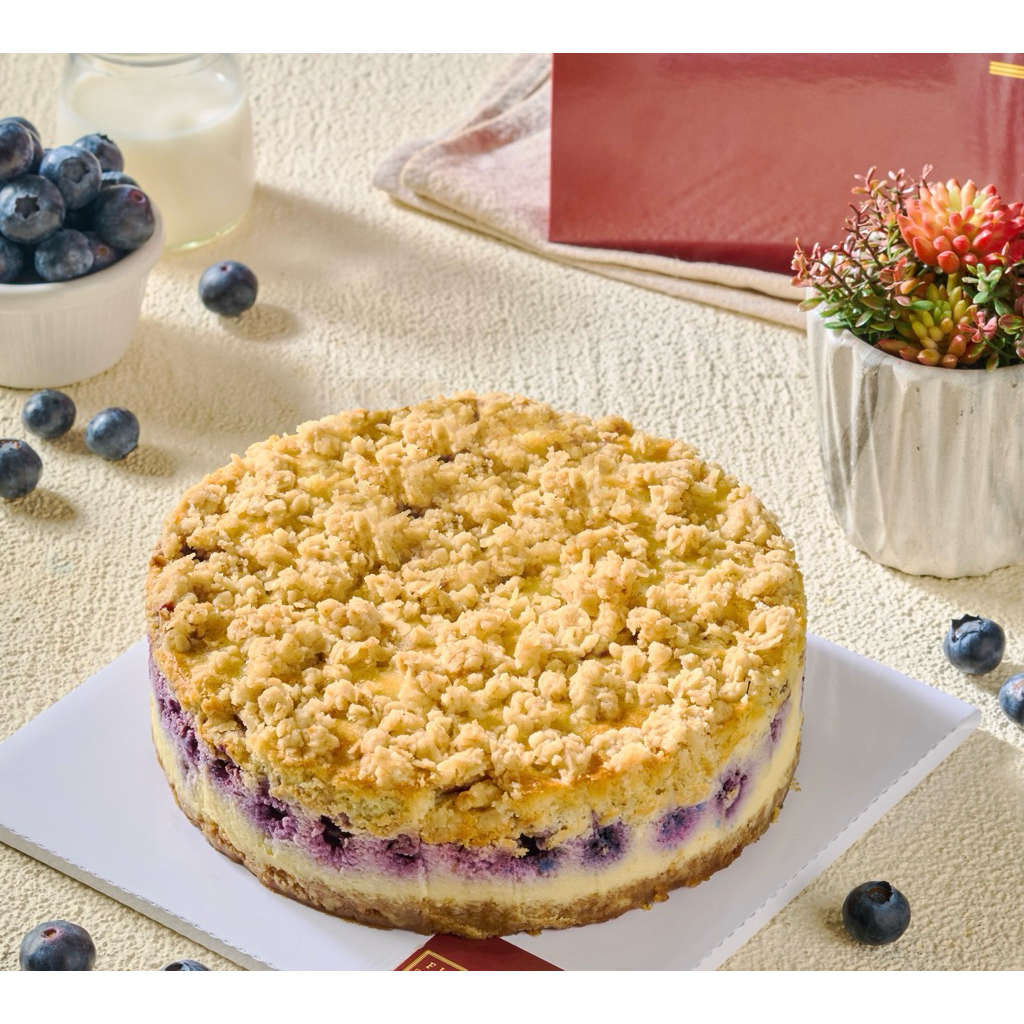 

Baileys Cheesecake / Blueberry Crumble Cheesecake / Strawberry Crumble Cheesecake