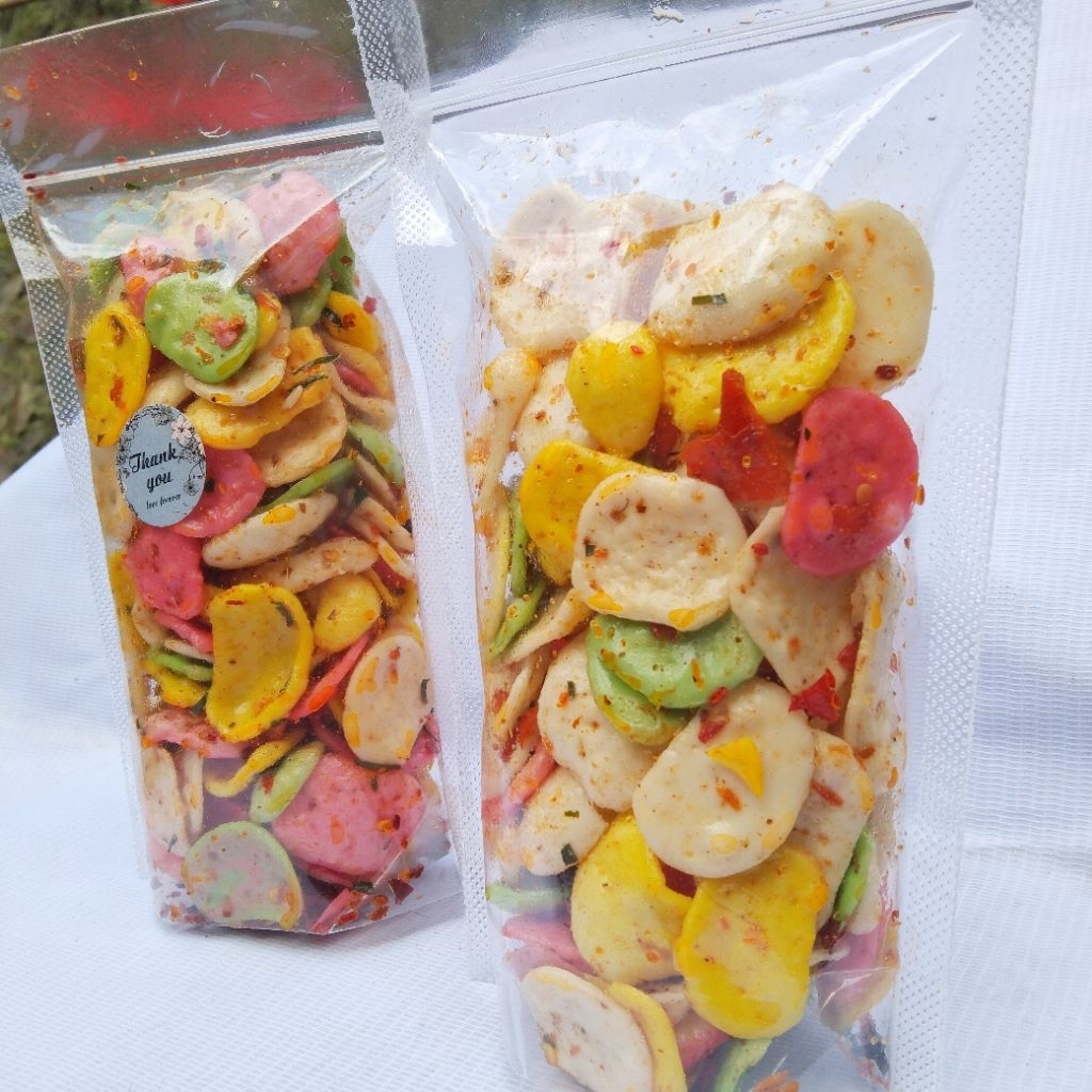 

Kerupuk bantet daun jeruk 100grm/Seblak Kering/Sebring Kemplang Bantat/Kripik pedas