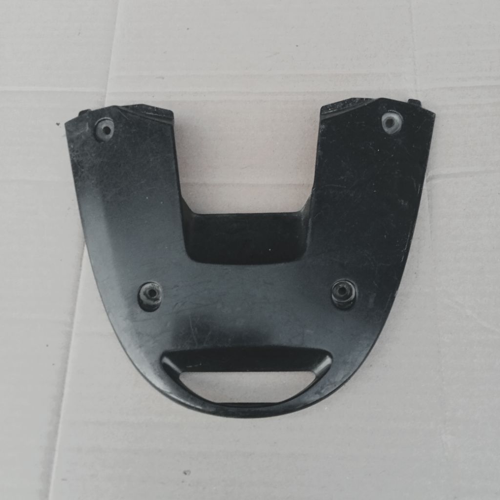 SAMBUNGAN BODY BELAKANG BAGIAN BAWAH HONDA VARIO OLD 110 ORIGINAL SEKEN