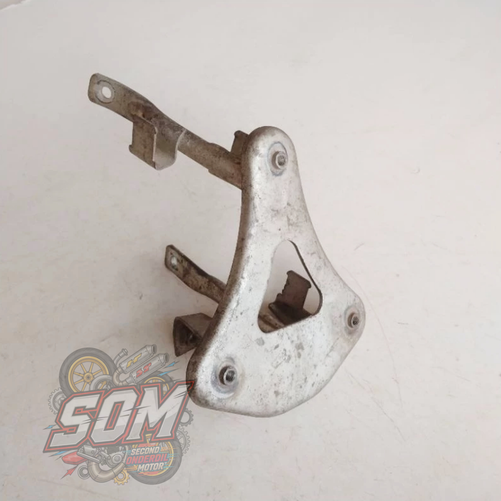 BRAKET DUDUKAN TAMENG DEPAN SPIN 125 ORIGINAL COPOTAN