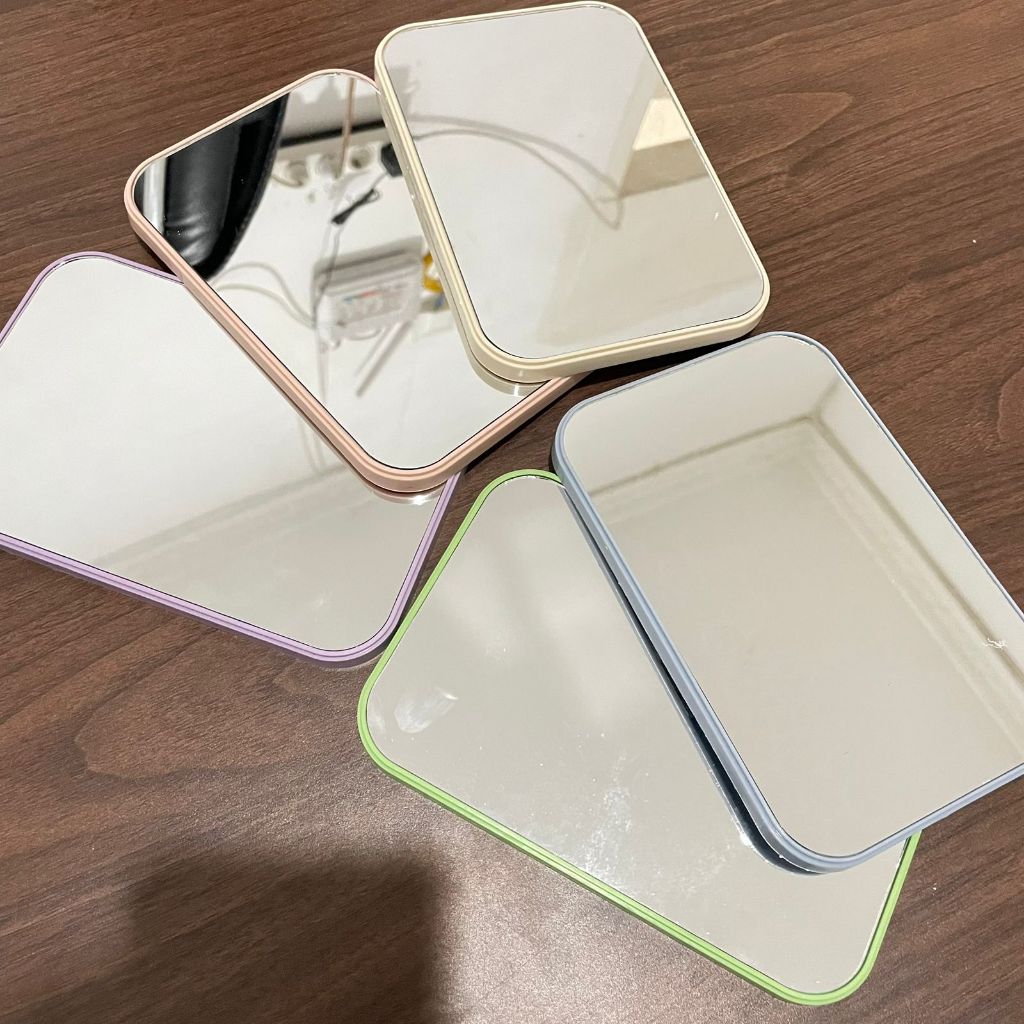 CERMIN LIPAT PERSEGI KACA RIAS