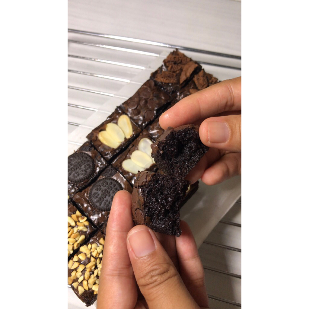 

Fudgy Brownies Panggang 20x10 Nyoklat Abiz by Domini