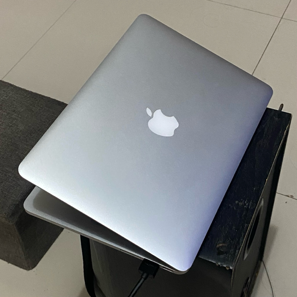 MacBook Pro Retina 13” Mid-2014 (rusak LCD)
