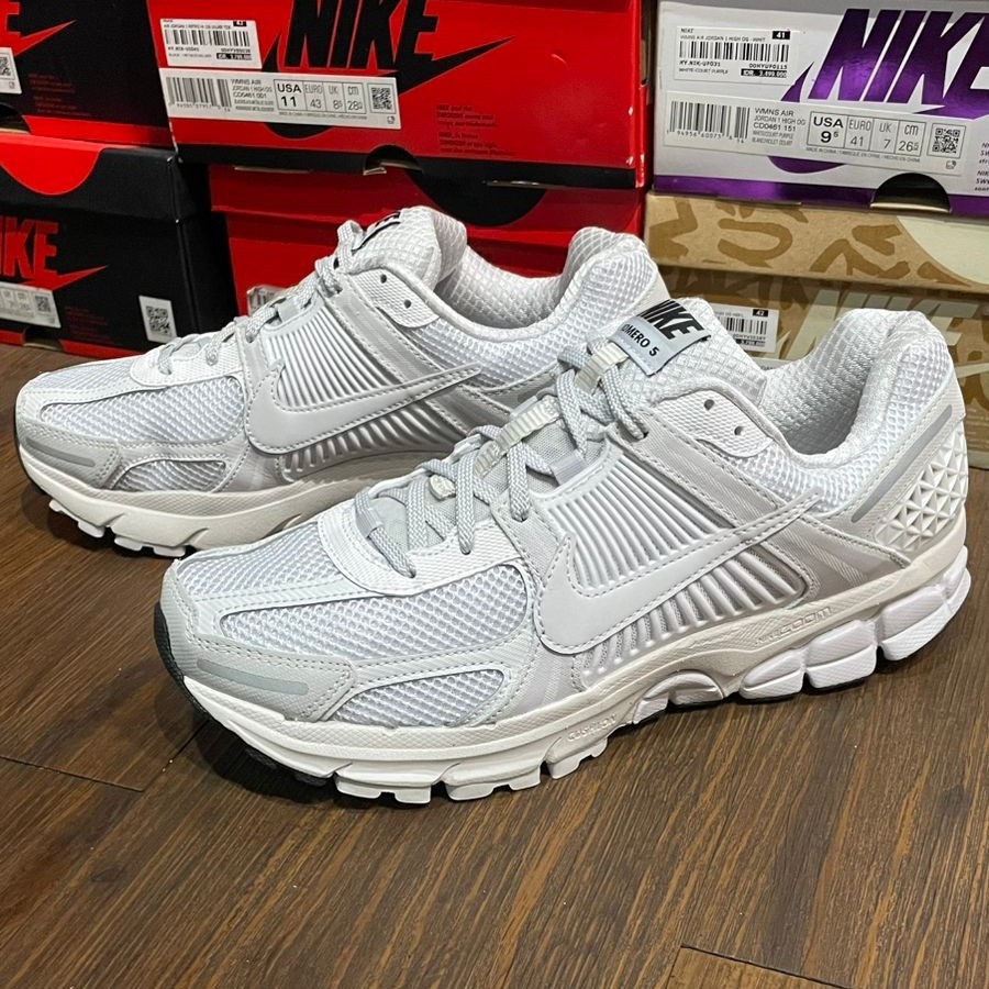 Sepatu Vomero 5 - Vast Grey / Vast Grey