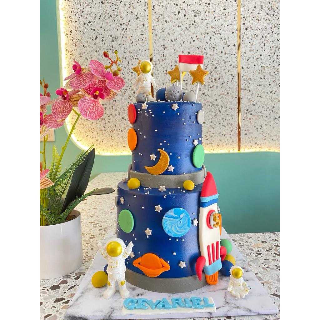

custom kue ulang tahun tema astronot