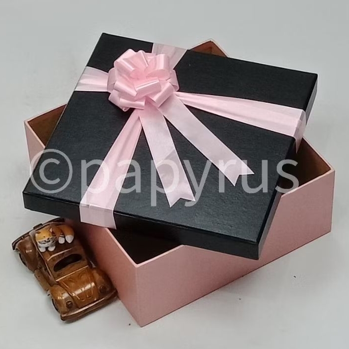 

PAPYRUS Kombinasi 25x25 Tinggi 8cm Kotak Kado Gift Box Hardbox Hampers V2