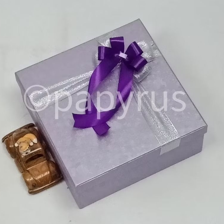 

PAPYRUS 25x25 Tinggi 10cm Kotak Kado Gift Box Hardbox Hampers Hadiah V3
