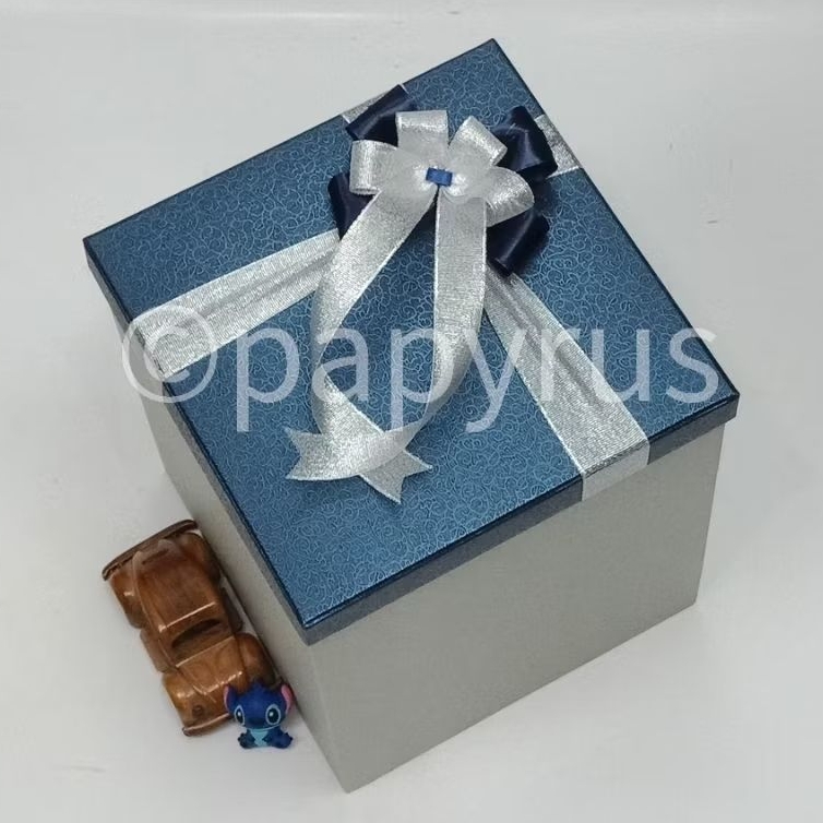 

PAPYRUS Kombinasi 25x25 Tinggi 30cm Kotak Kado Gift Box Hardbox Hampers Hadiah V1