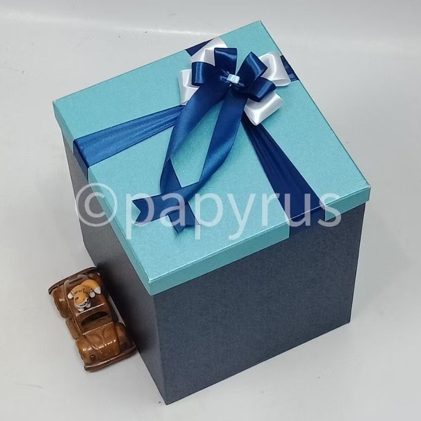 

PAPYRUS Kombinasi 25x25 Tinggi 30cm Kotak Kado Gift Box Hardbox Hampers Hadiah V3