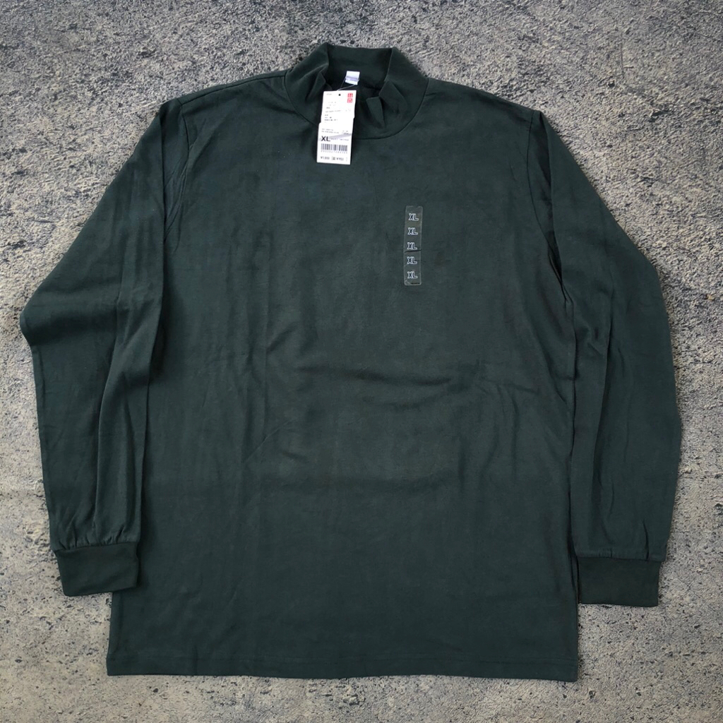 Uniqlo basic longslevee tee