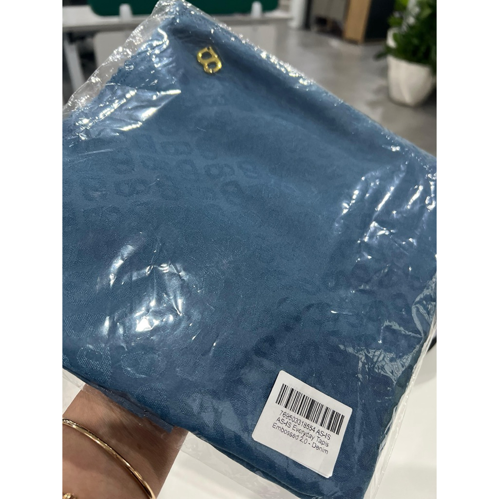 Buttonscarves as is series tapis embossed (preloved)