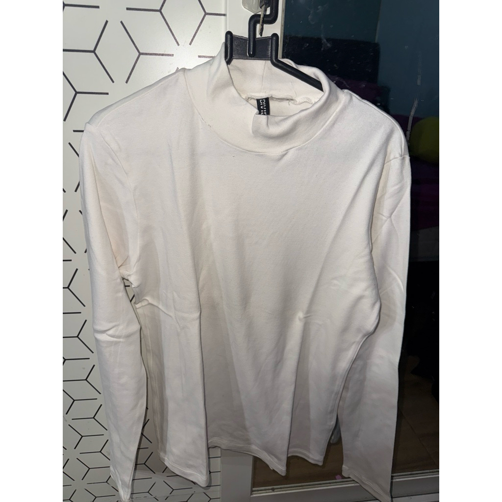prlvd tshirt kaos lengan panjang putih turtle necl divided h&m
