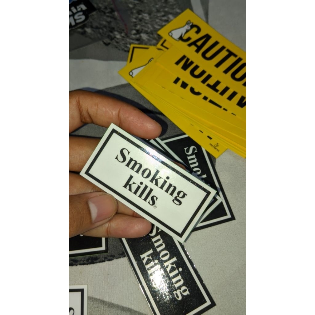 

STICKER VYNIL SMOKING KILLS LAMINASI GLOSY