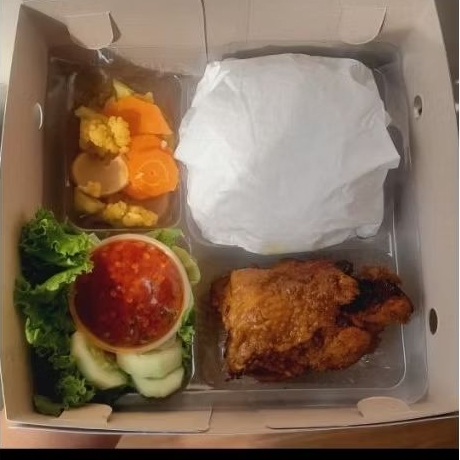 

Hantaran Nasi Box/ Hampers ulang tahun/Acara Ultah pengajian dll/Nasi Box Ayam Bakar