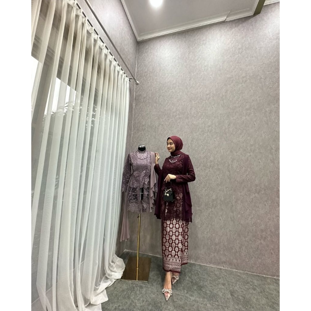 Akita Kinara Burgundy M Original by Akita id (New)