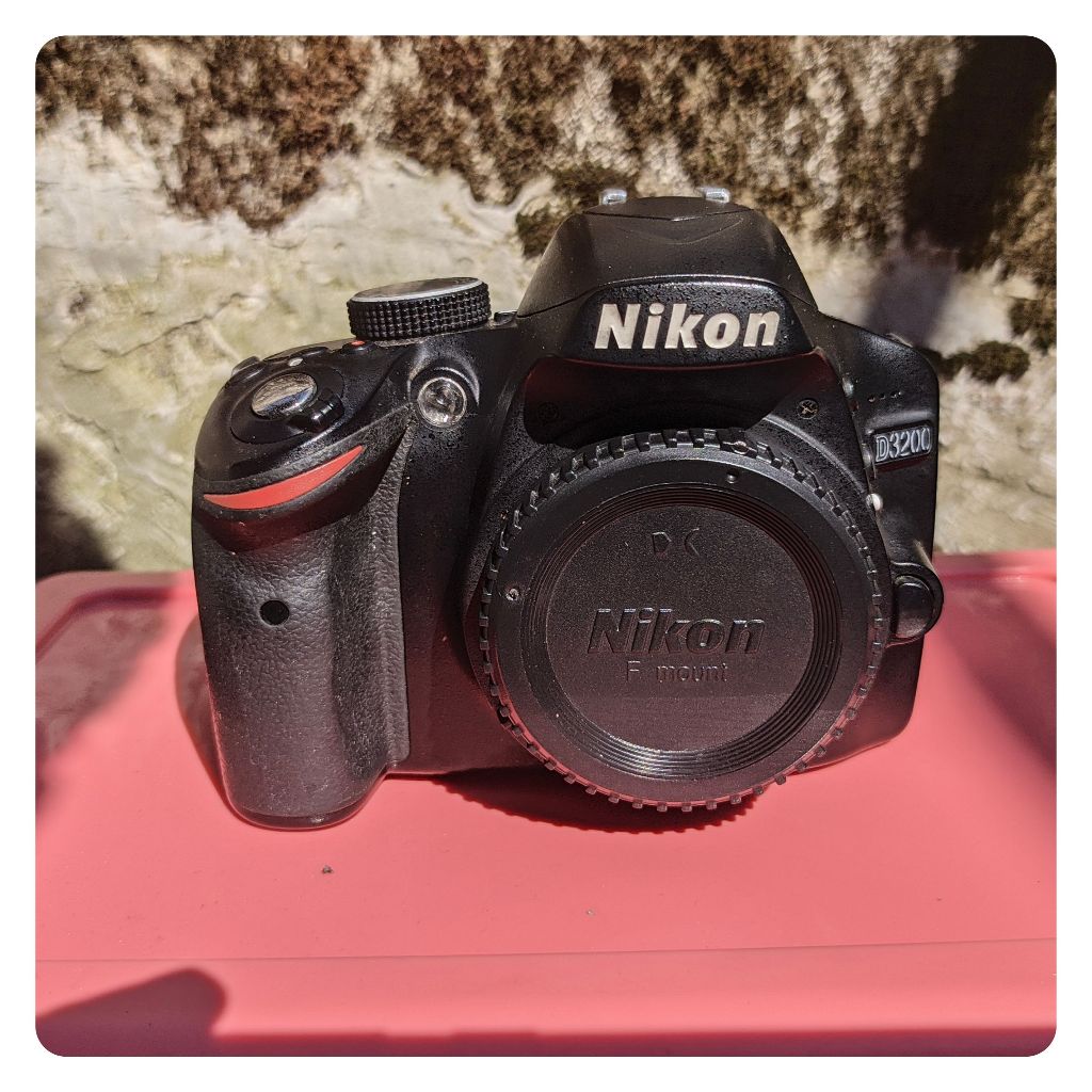 Kamera DSLR Nikon D3200 Second Komplit Lensa Fix Yongnuo 50 mm