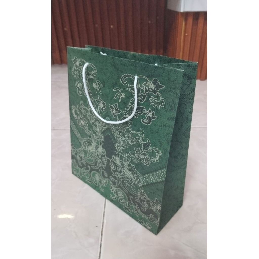 

paperbag motif batik ukuran s jumlah 12 pcs (20x7x15)
