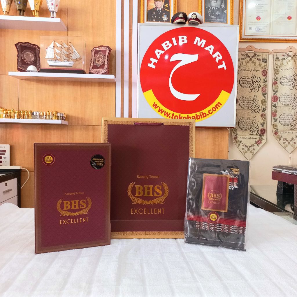 Sarung BHS Excellent ES2 5MB Motif Hitam merah emas elegant - Sarung Tenun Eksklusif Pria