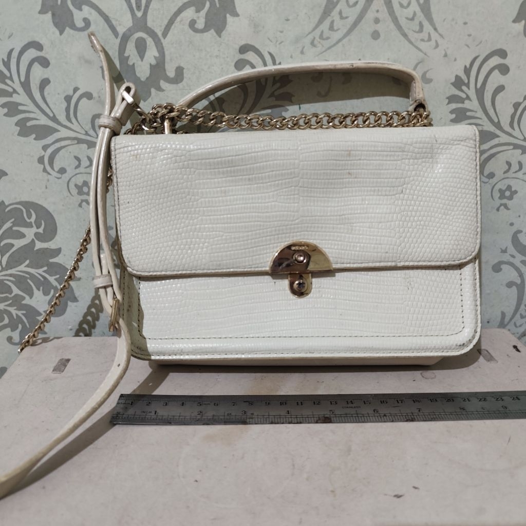 Tas selempang wanita Pedro putih preloved