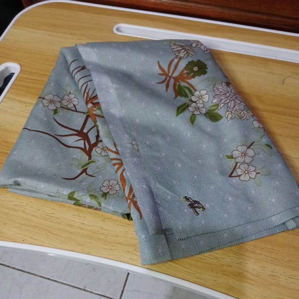 kerudung segi4 motif azara