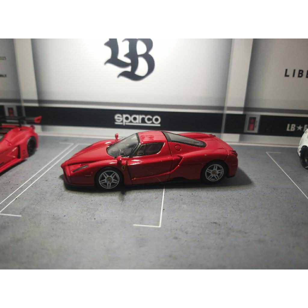 King Model - Ferrari Enzo Merah Unsealed -Bad QC