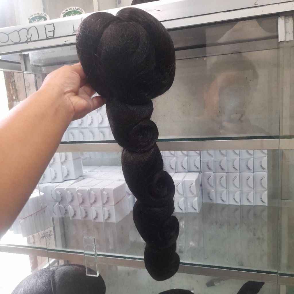 Sanggul bali panjang kamboja