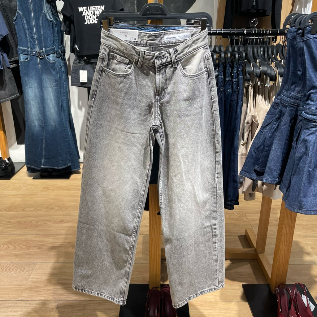 Jeans Boyfriend BERSHKA Women jastip (jasa titip)