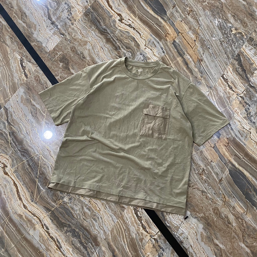 Gu uniqlo basic pocket tee
