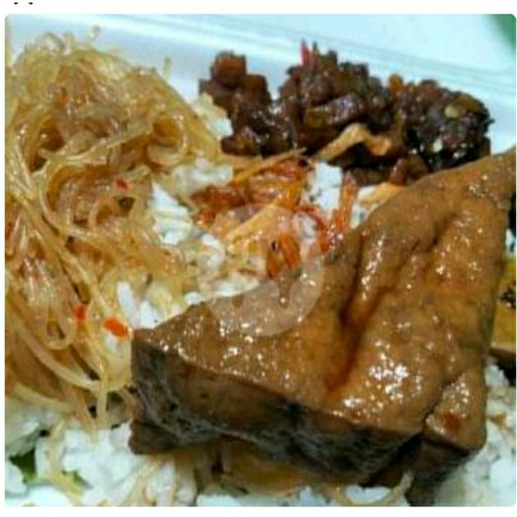 

nasi uduk semur tahu
