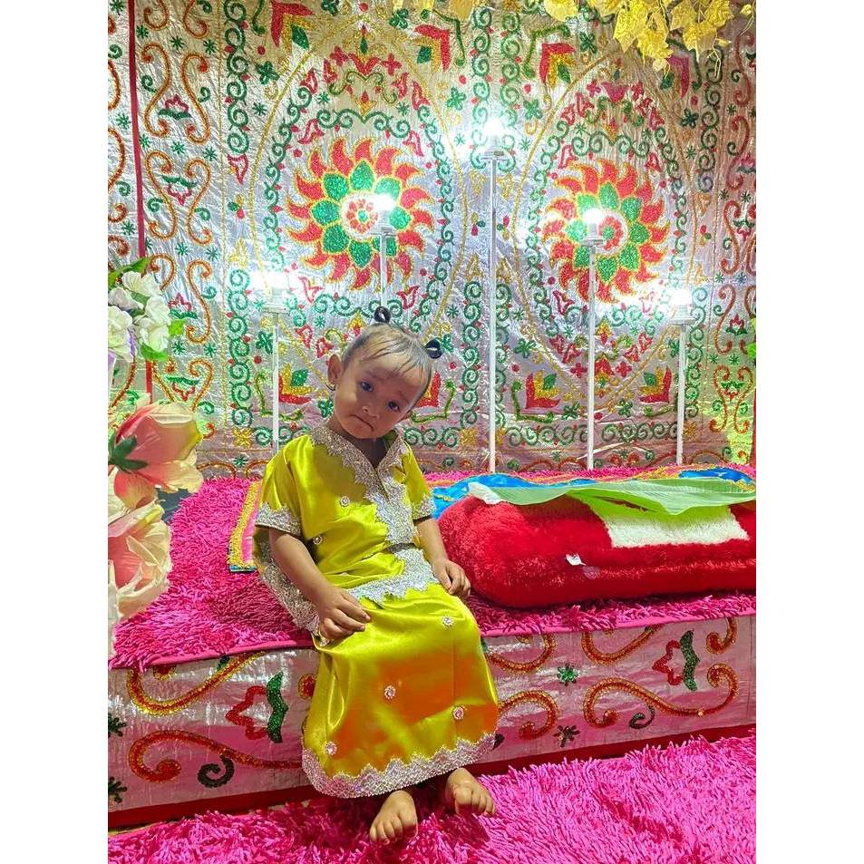 BAJU ADAT SUMBAWA ANAK PEREMPUAN DAN LAKI2 LAMUNG PENE NUSA TENGGARA BARAT NTB