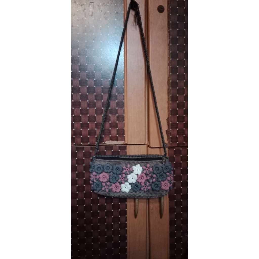 Tas rajut full bunga puff