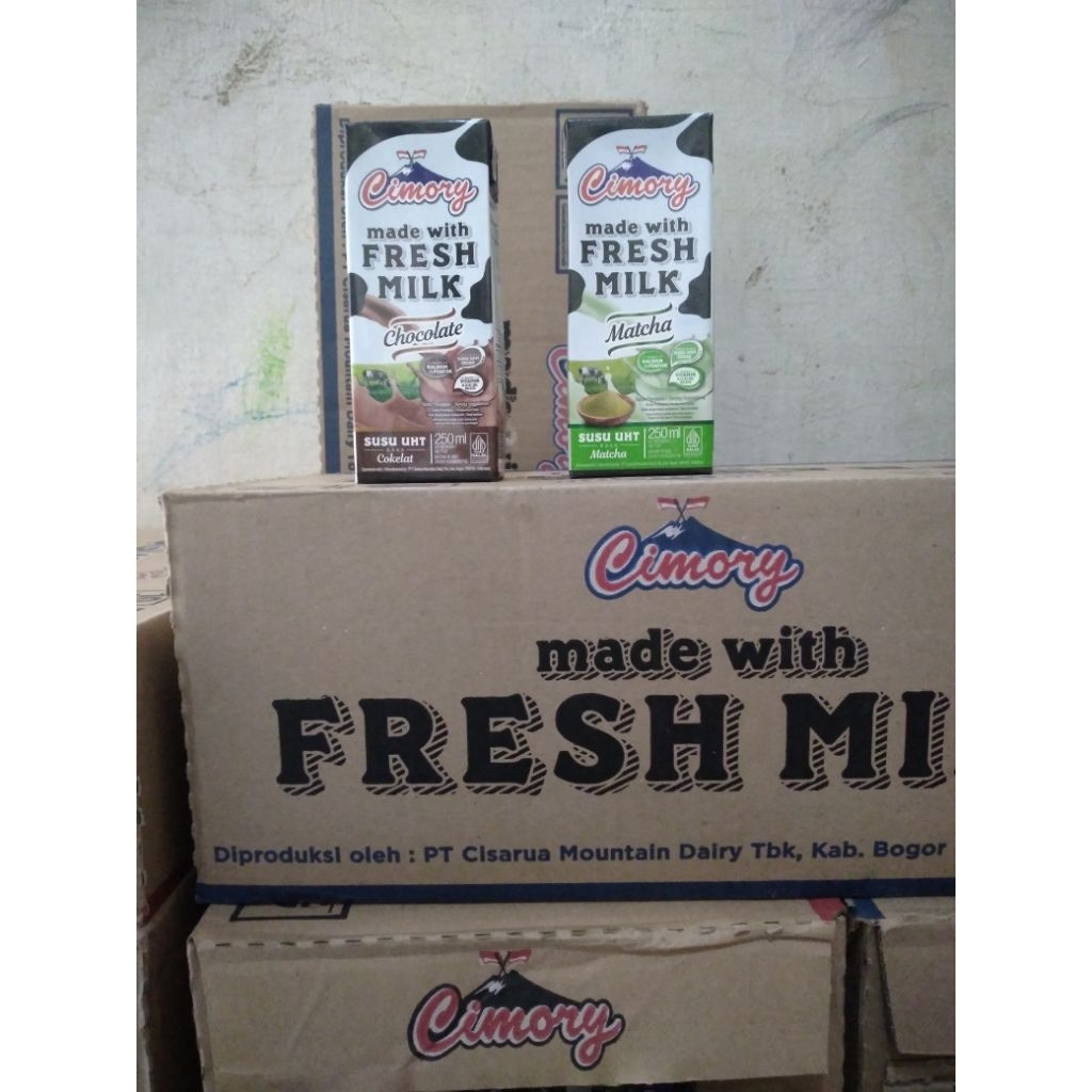 

Cimory UHT Fresh Milk kemasan 250 ml isi 24 pcs