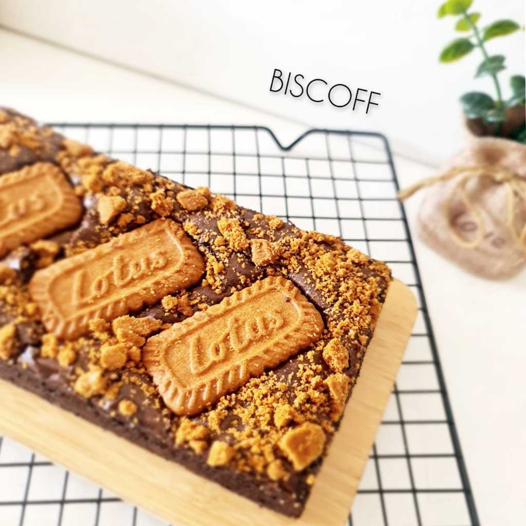 

BOEANA - Brownies Panggang (BISCOFF) - Uk 20x10 - Pasti Nyoklat Banget - Fudgy Brownies Panggang - Brownies Panggang Premium Bandung