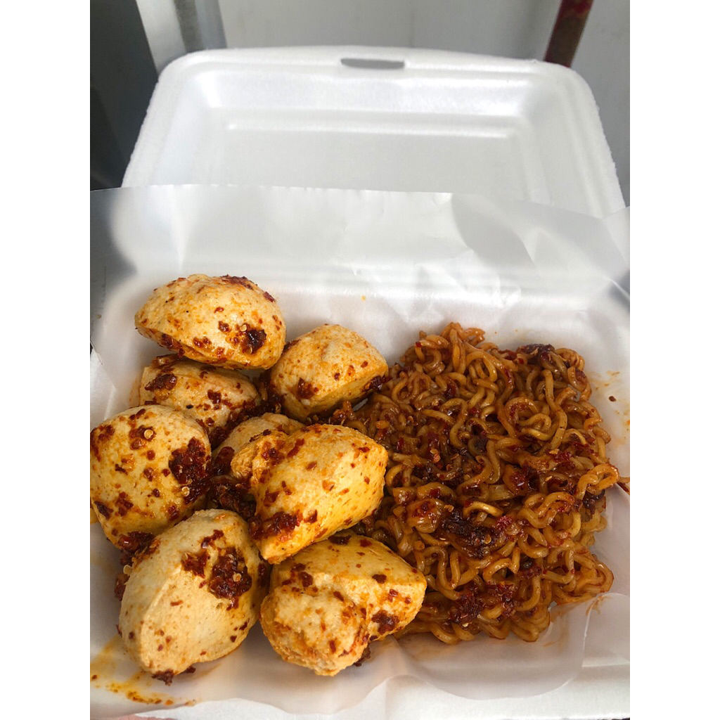 

Mie Dan Kwetiau chilli oil topping bakso goreng
