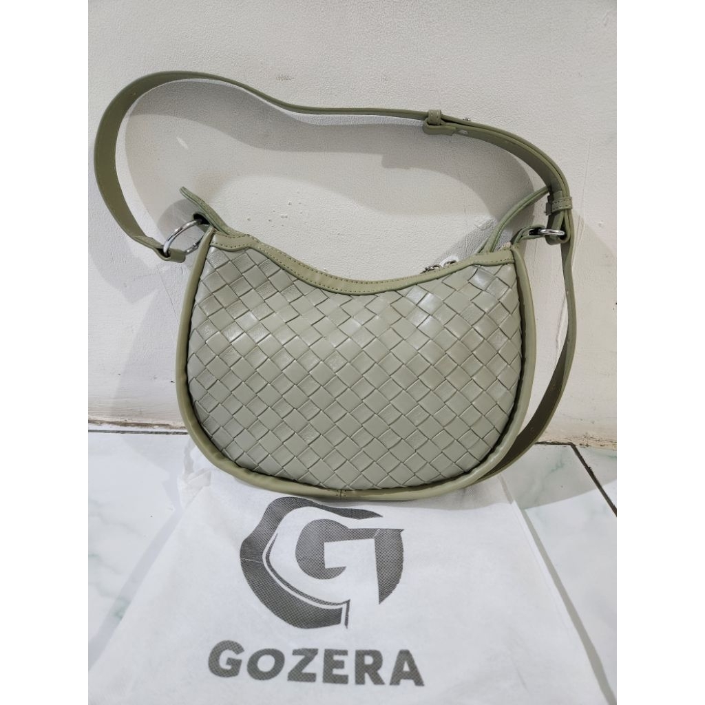 tas selempang anyam hijau sage