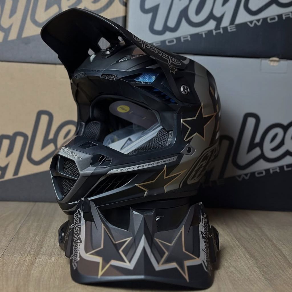 Helm TLD Troy Lee Design SE 4 Rays Black