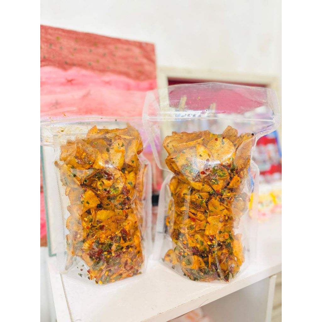 

Kripik singkong pedas daun jeruk