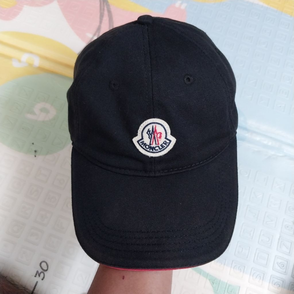 topi moncler