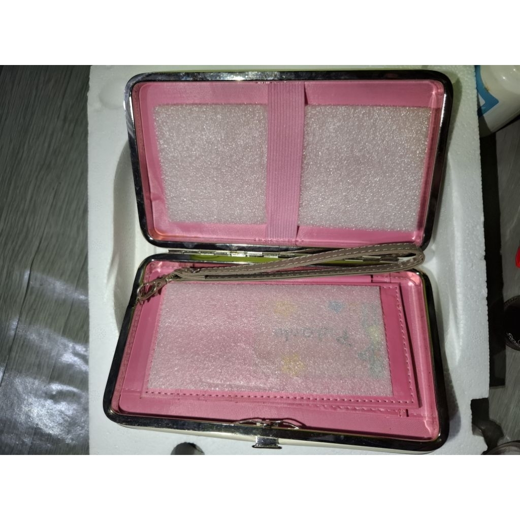 Forever young dompet