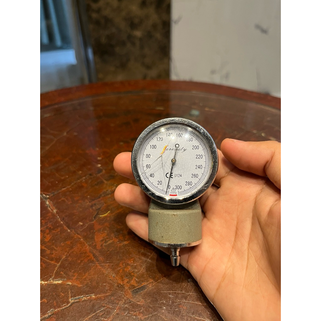 Jam Pengukur Tekanan darah tensimeter
