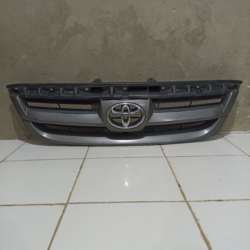 Gril Depan Toyota Fortuner Tahun 2005-2007 Original Second
