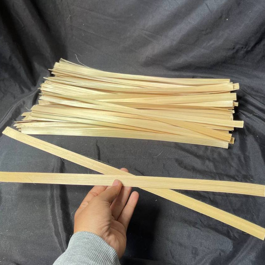 

Tali Iratan Bambu - Iratan Bambu Tipis isi 100 Pcs Panjang 40 cm Bahan anyaman Seni Prakarya