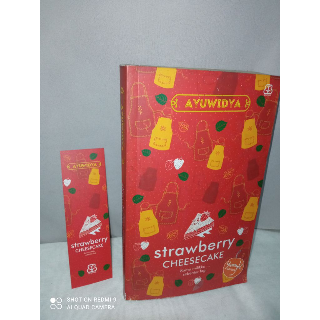 Preloved ORIGINAL Novel Strawberry Cheesecake by Ayuwidya Bekas Penerbit Bentang Second Unhaul PL Bu