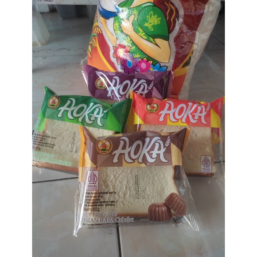 

Roti Aoka panggang Aoka Gulung lengkap rasa