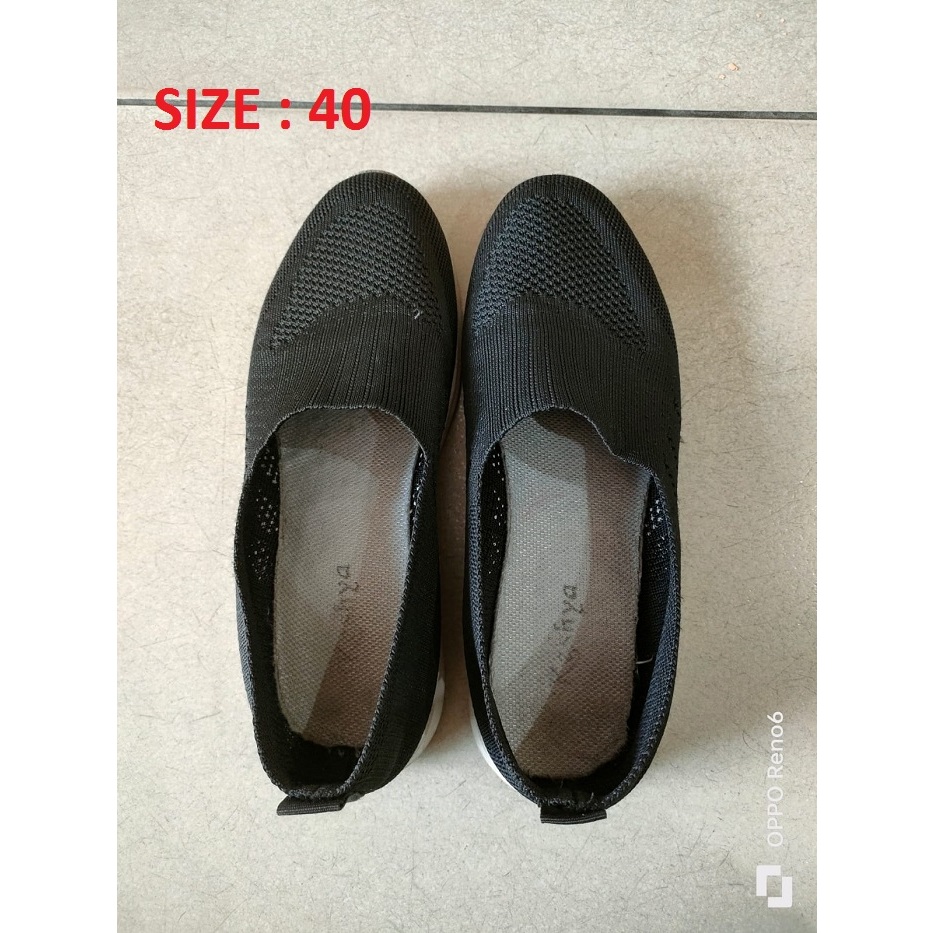 Preloved - Sepatu Flat- Sneakers - Flat Shoes - Sport Shoes  - Bekas