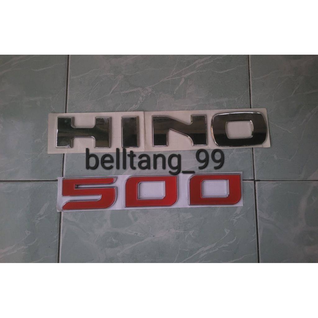 emblem timbul Hino 500/emblem tulisan Hino 500/emblem Hino 500 warna chrom dan merah terang/emblem H