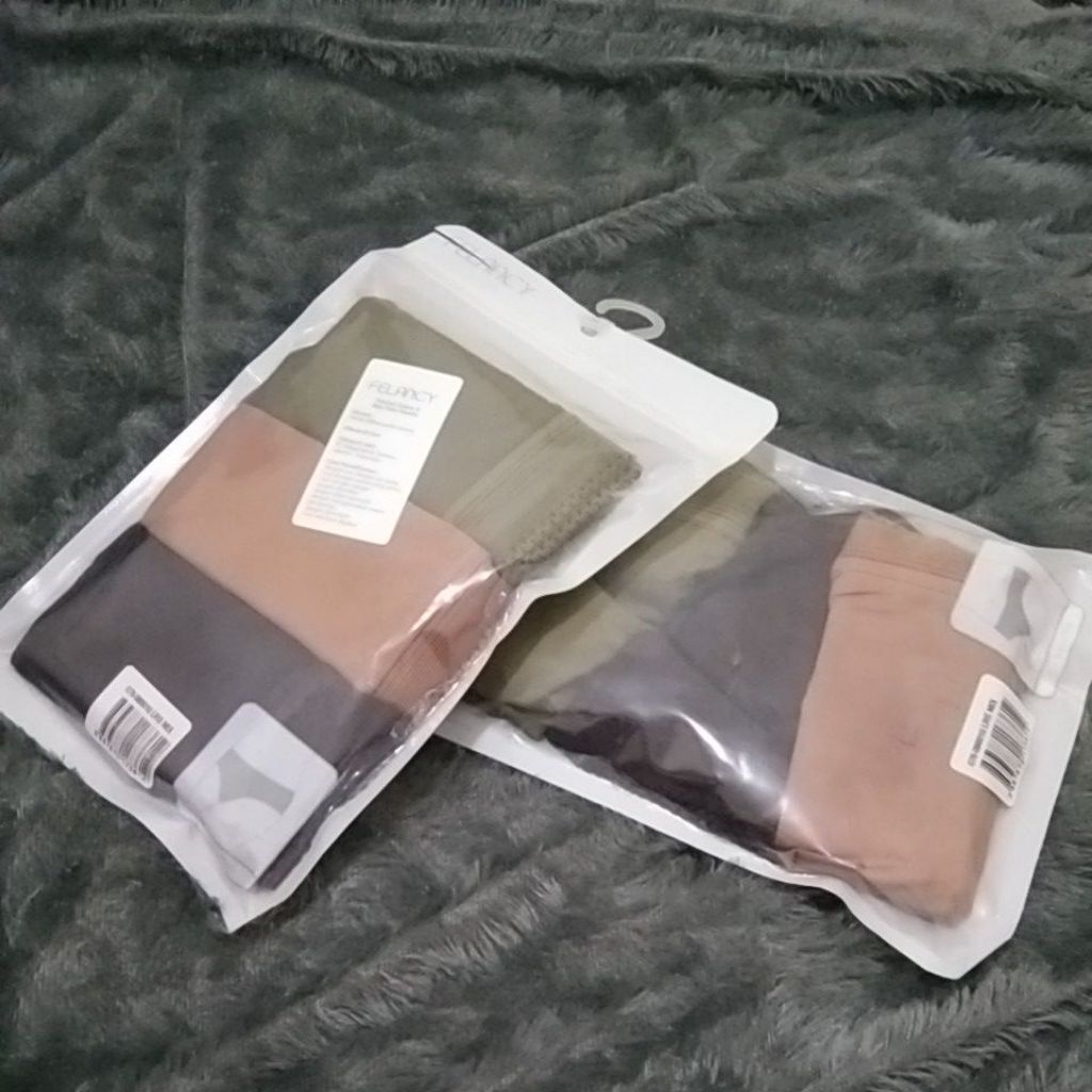 CD WANITA FELANCY SIZE M