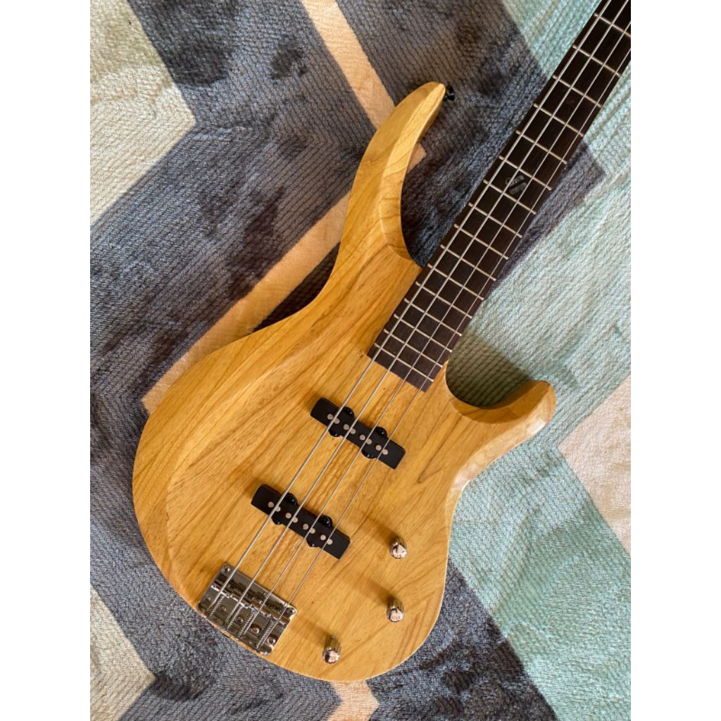 Bass 4string elektrik neck original lace helix